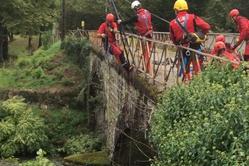 Le pompiers et le pont