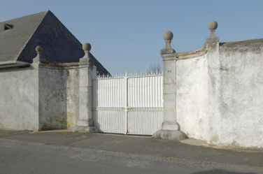 Portail d'entrée de l'ancienne papèterie construit probablement vers 1846